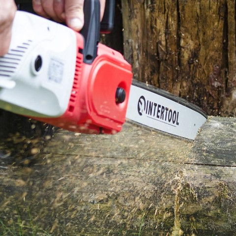 Пила цепная 2400 Вт, 800 м/мин, шина 40 cм, 230 В, прямой двигатель INTERTOOL DT-2204