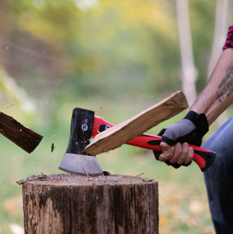 Топор 600 г ручка из фибергласса INTERTOOL HT-0261