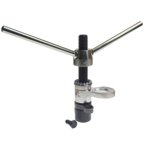 Приспособление для сжатия пружины клапана на грузовом автомобиле SCANIA