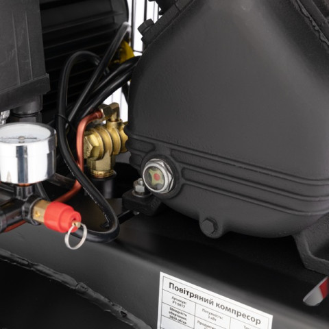 Компрессор 100 л, вертикальный, 3 кВт, 220 В, 10 атм, 500 л/мин, 2 цилиндра INTERTOOL PT-0017