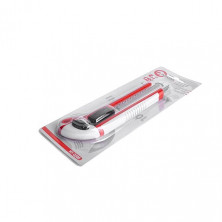 Нож с тремя отломными лезвиями INTERTOOL HT-0508